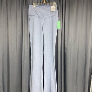 Forever 21 Low Rise Flair Yoga Pants (New With Tags)